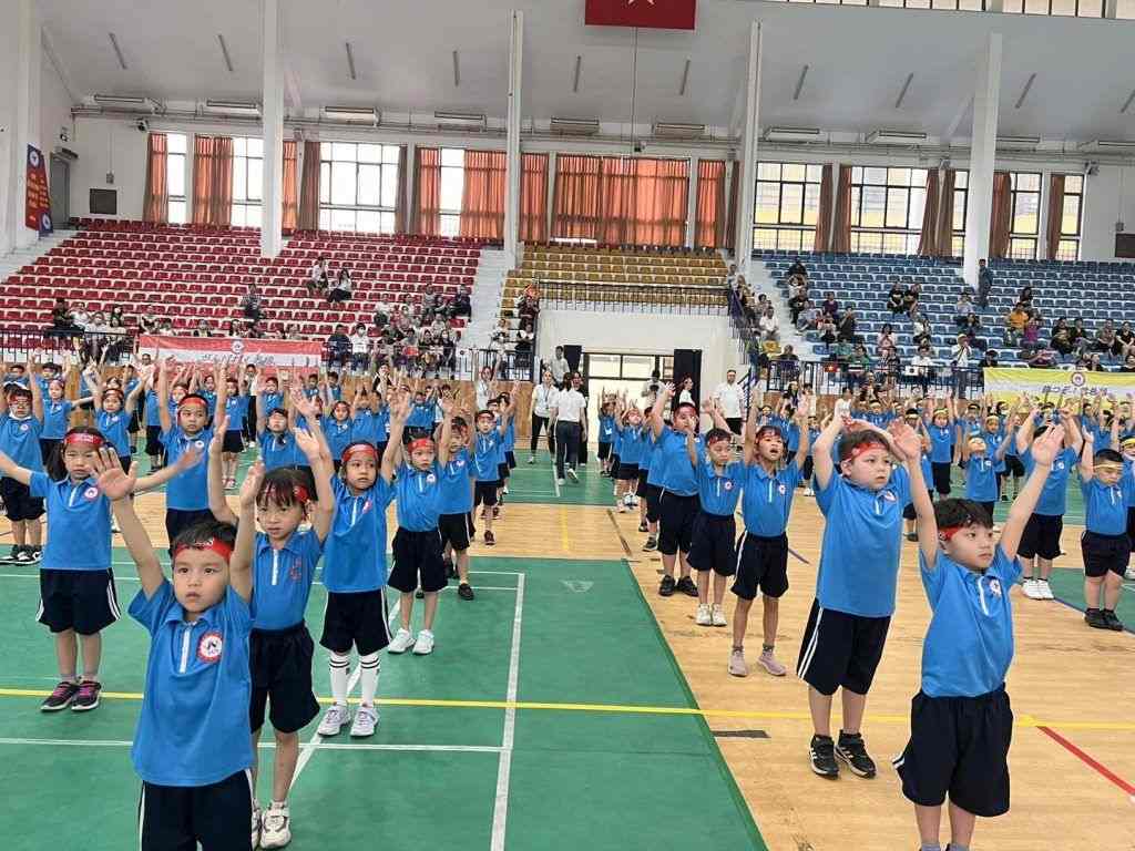 Áo polo là đồng phục phổ biến ở Nhật bản cho học sinh tiểu học