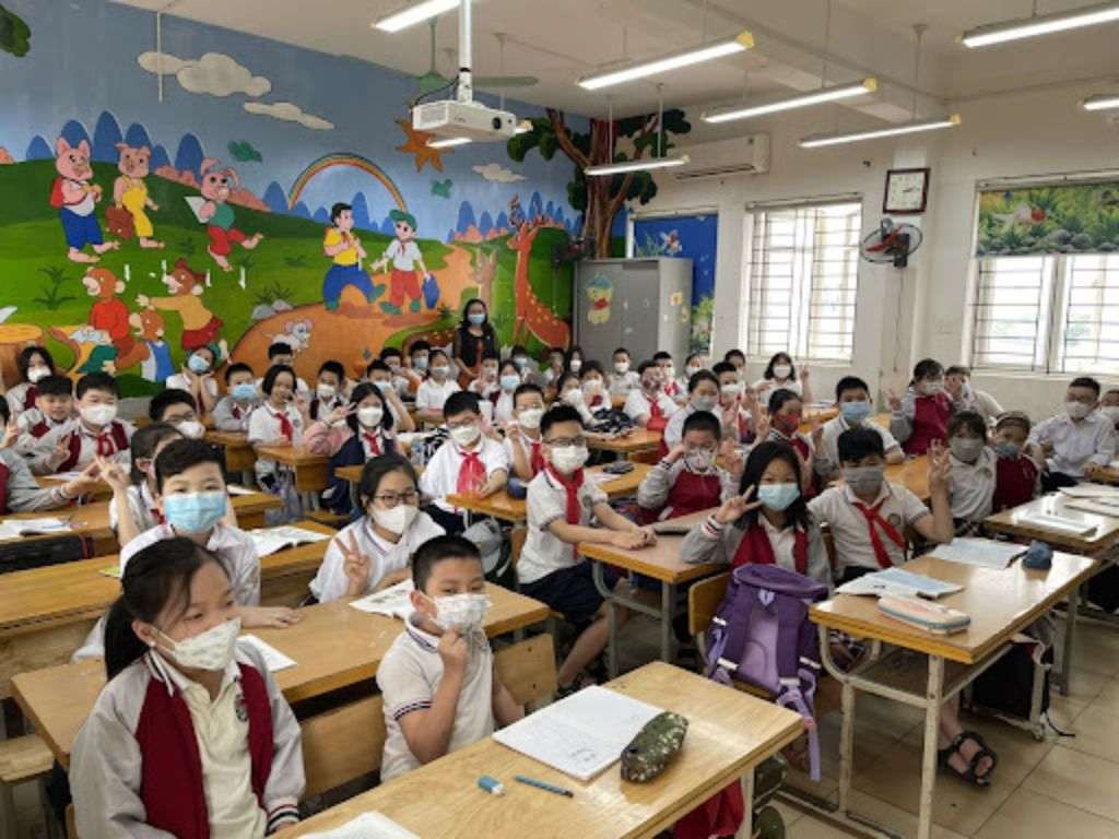 Áo khoác ngoài của đồng phục thường có thiết kế đơn giản