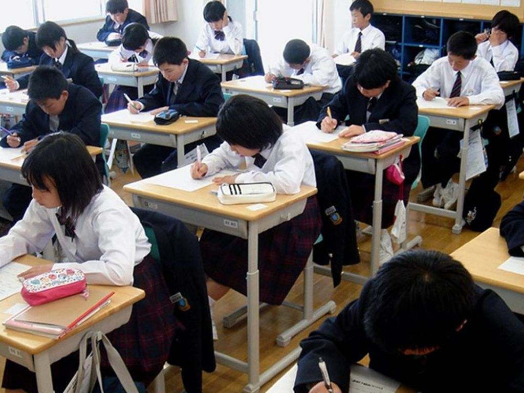 Đồng phục học sinh ở Nhật Bản anime giúp học sinh đồng nhất ở lớp