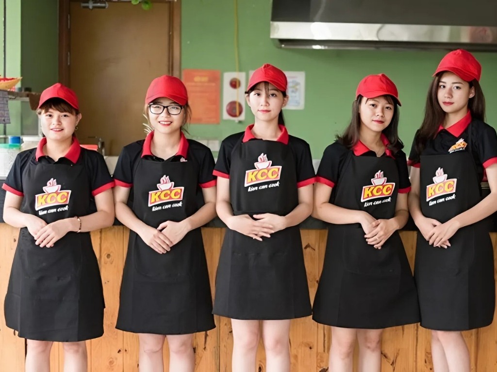 Tạp dề là vị trí lý tưởng để in logo tạo điểm nhấn thương hiệu