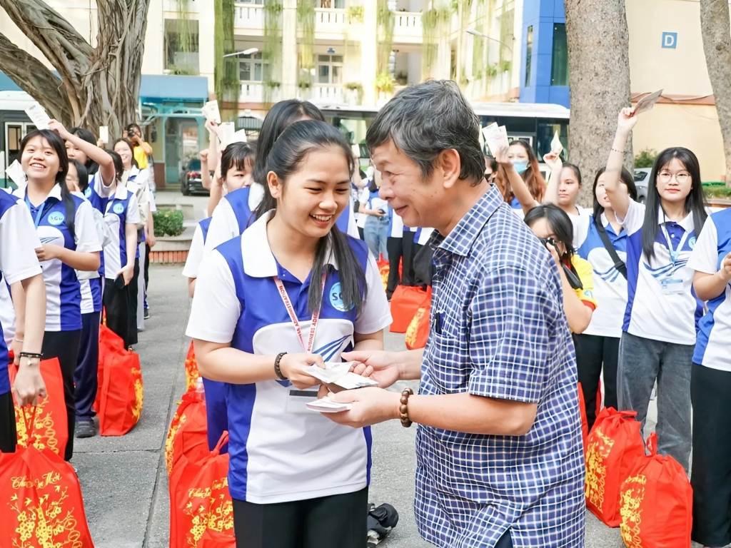 Đồng phục của trường đại học sài gòn giúp xây dựng hình ảnh thống nhất