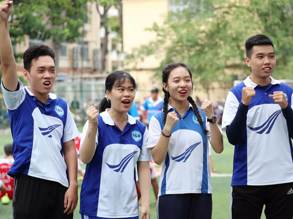 Áo polo đồng phục thể hiện nét thanh lịch của sinh viên