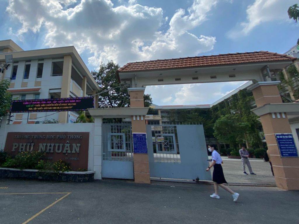 Trường THPT Phú Nhuận, trước đây là Trường Tư thục Saint Thomas
