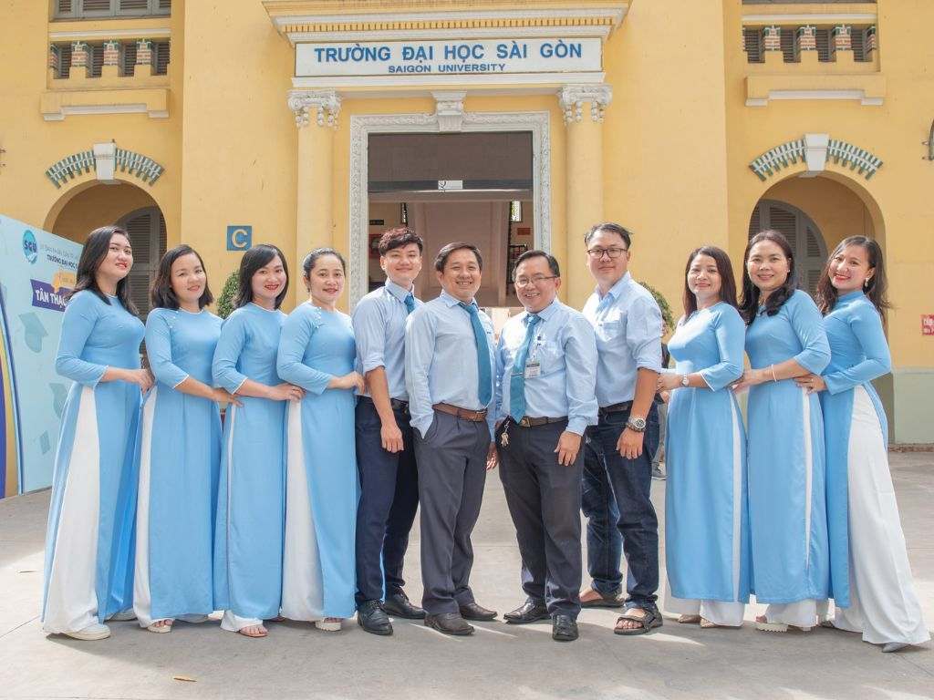 Thiết kế đơn giản nhưng tinh tế của đồng phục Đại học Sài Gòn