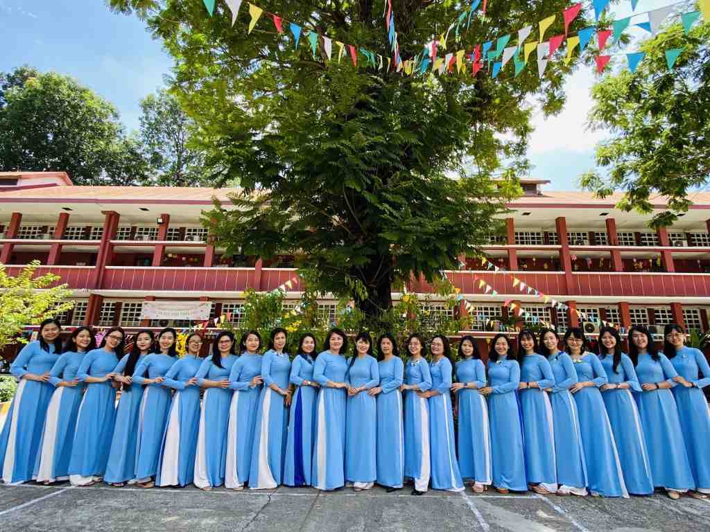 Áo dài là trang phục truyền thống và là một phần không thể thiếu