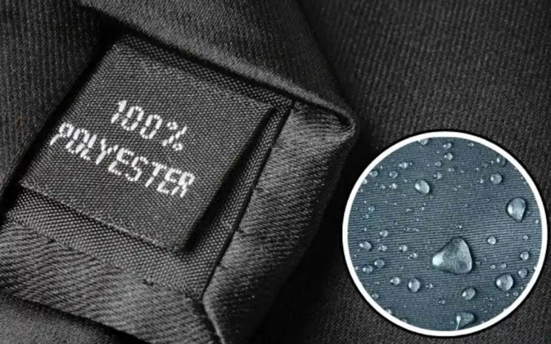 Vải poly 100% có khả năng chống nước khá tốt