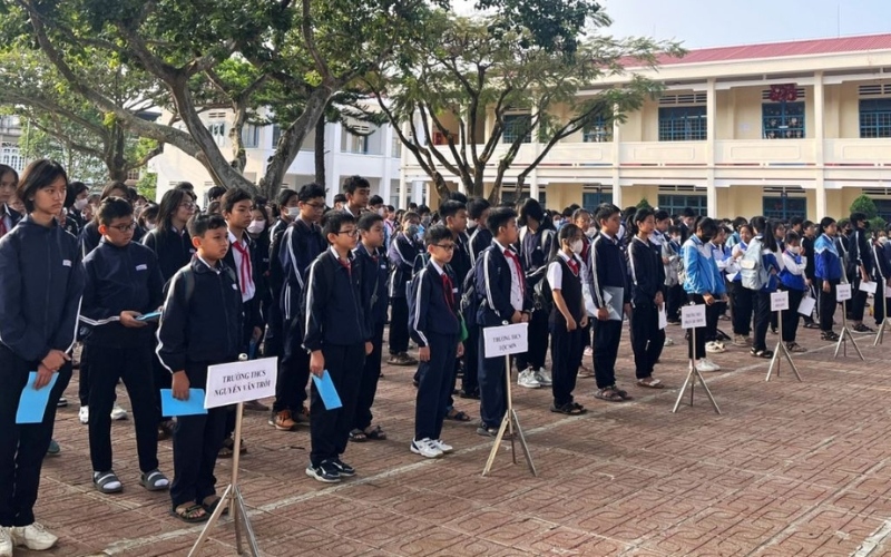 Bạn cần chọn loại vải có khả năng thấm hút mồ hôi tốt cho trẻ