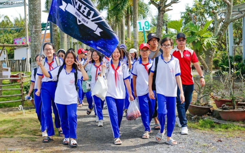Khăn quàng đỏ là phụ kiện quen thuộc đối với học sinh