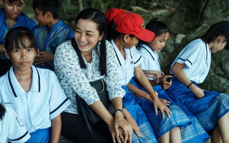 Áo trắng đồng phục học sinh tạo hình ảnh thống nhất cho lớp