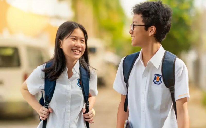 Bộ lễ phục thường bao gồm áo sơ mi