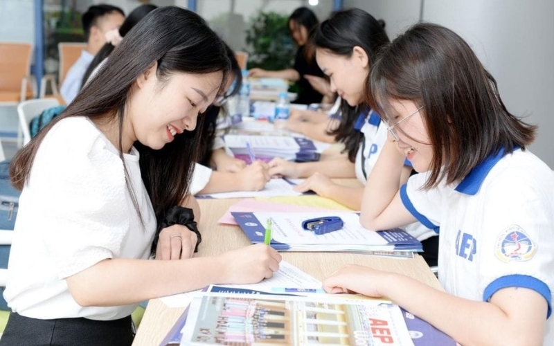Mẫu áo polo đồng phục trường Kinh tế Quốc dân