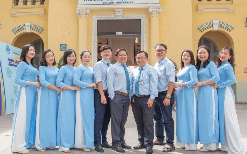 Thiết kế đơn giản nhưng tinh tế của đồng phục Đại học Sài Gòn
