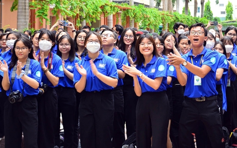 Đồng phục trường Đại học Sư phạm TPHCM như lời nhắc nhở về sứ mệnh người giáo viên tương lai