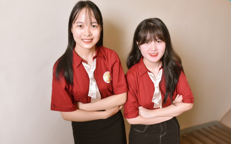 Đồng phục trường Đại học Sư phạm TPHCM cho khoa tiếng Nga