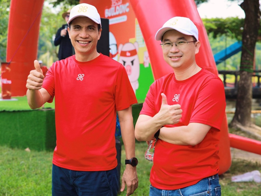 Áo thun cổ tròn là lựa chọn phổ biến nhất cho áo team building nhờ sự thoải mái