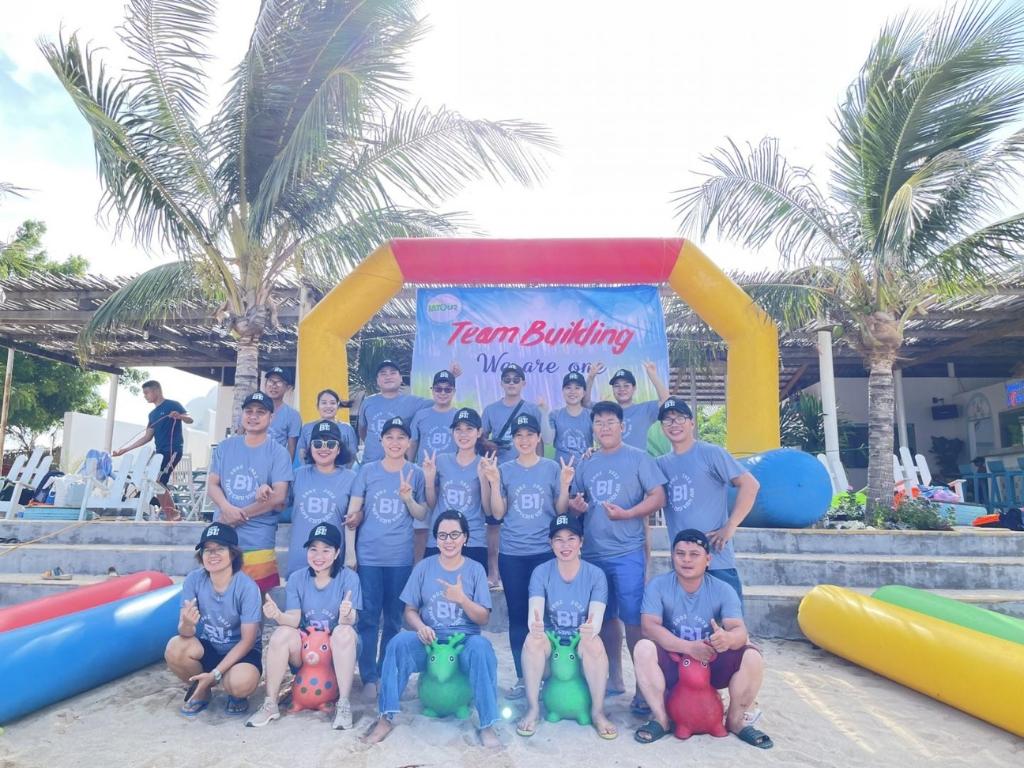 Đồng phục team building có kiểu dáng năng động và thoải mái