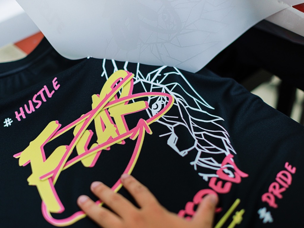 In PET phù hợp cho đơn hàng may áo thun đồng phục Đà Nẵng số lượng ít