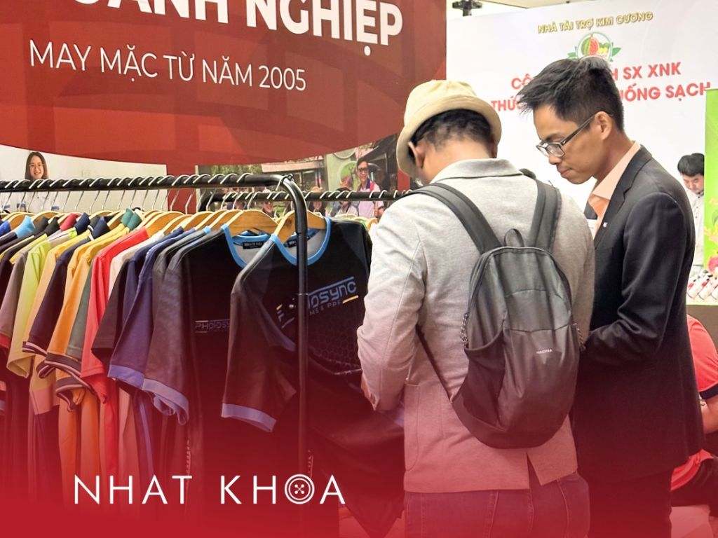 Xưởng chuyên may áo thun cần cho khách xem mẫu trước khi may