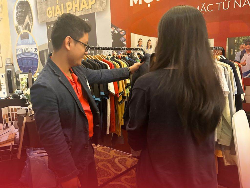 Bạn cần yêu cầu xưởng may cho xem mẫu thực tế trước khi đặt may