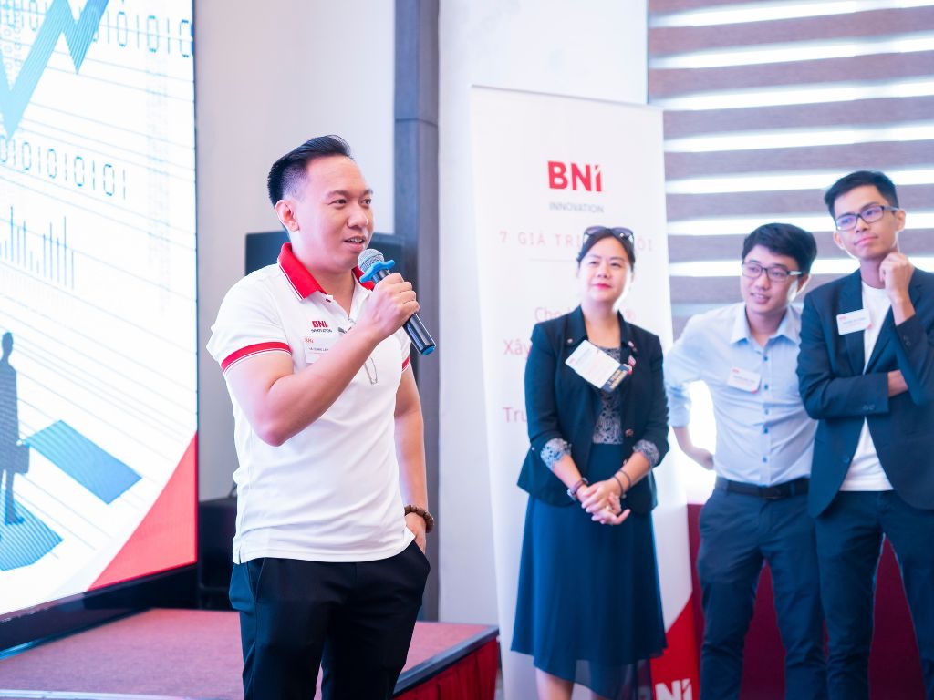 Mẫu áo polo của BNI được Nhất Khoa thiết kế tinh tế