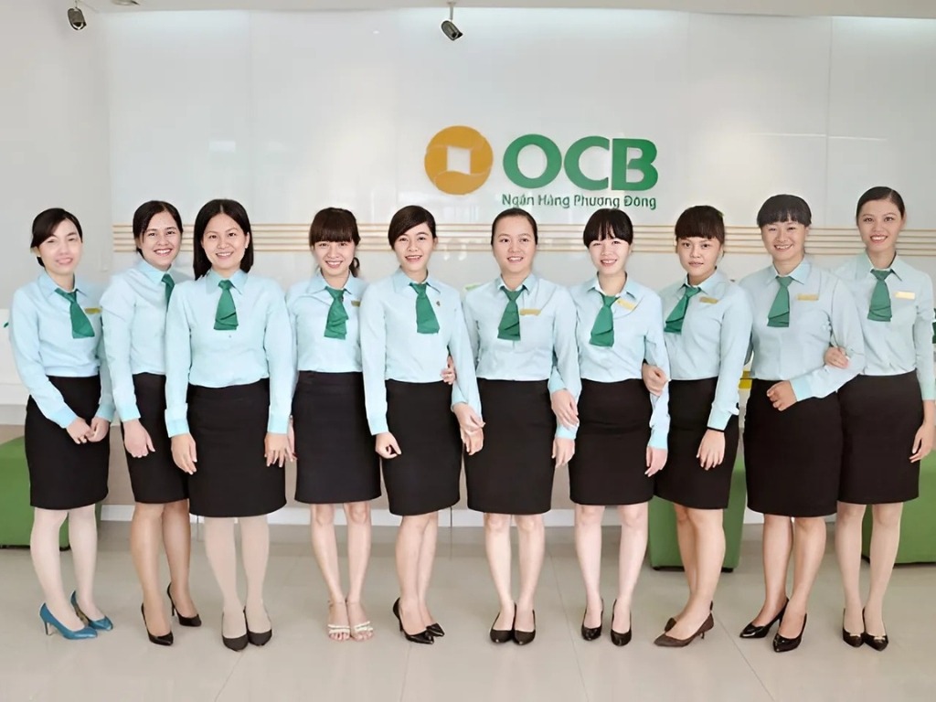 Màu sắc đồng phục công sở cần có sự liên kết với bộ nhận diện thương hiệu