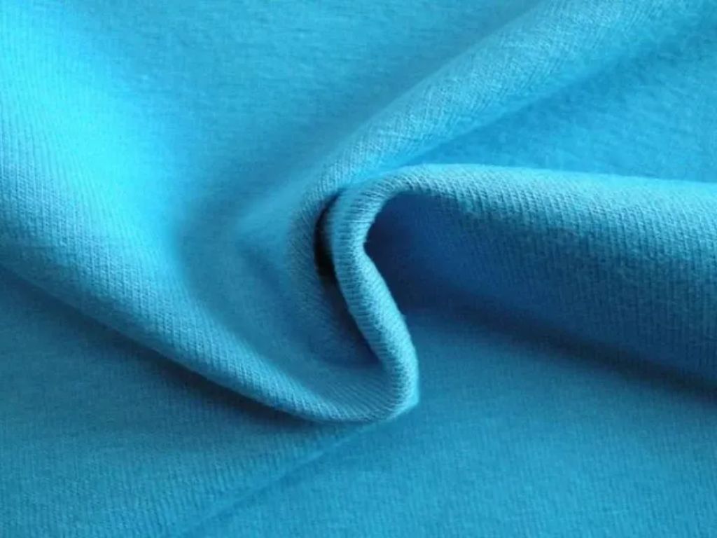 Bạn nên ưu tiên vải cotton để đảm bảo thoán mát