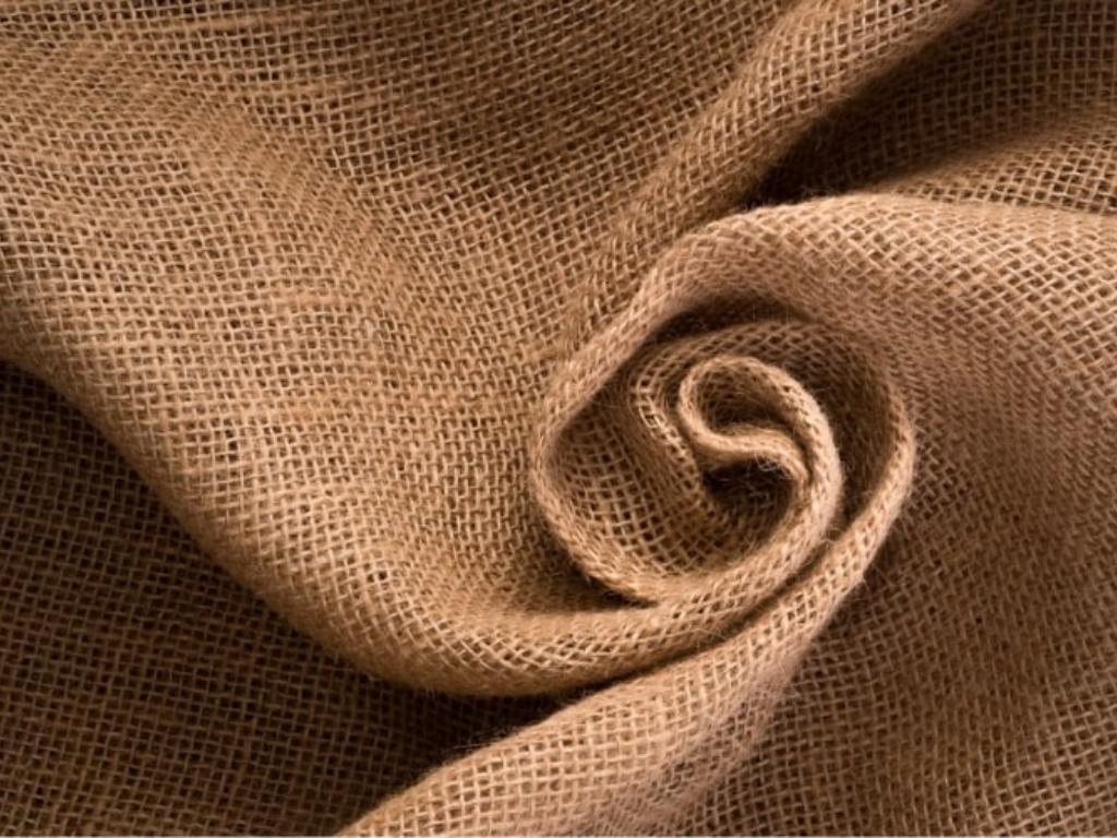 Vải lanh có độ thoáng mát vượt trội và khả năng thấm hút mồ hôi tốt