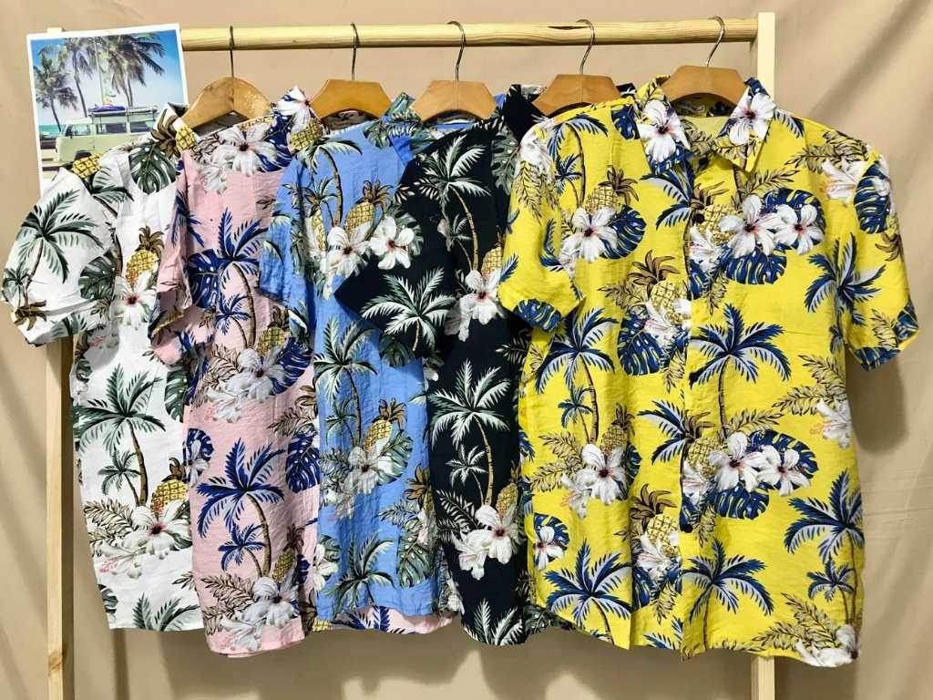 Đồ phong cách hawaii sẽ có họa tiết được lấy cảm hứng từ cảnh sắc nhiệt đới