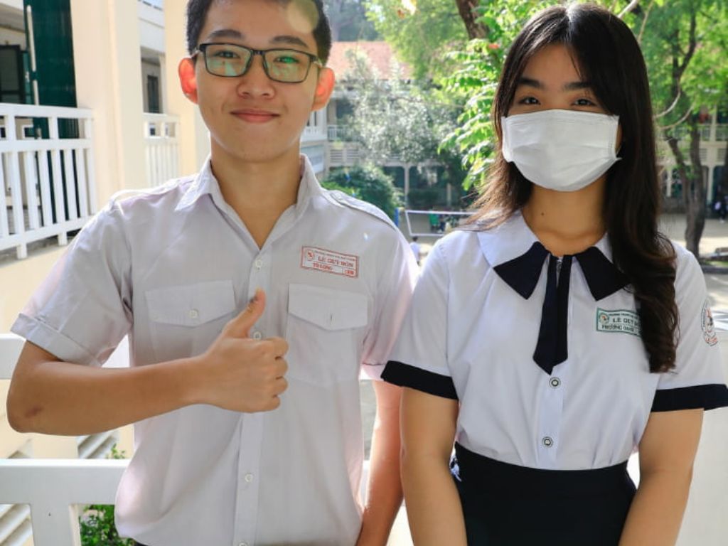Đồng phục trường Lê Quý Đôn không hoàn toàn giống nhau ở mọi địa phương
