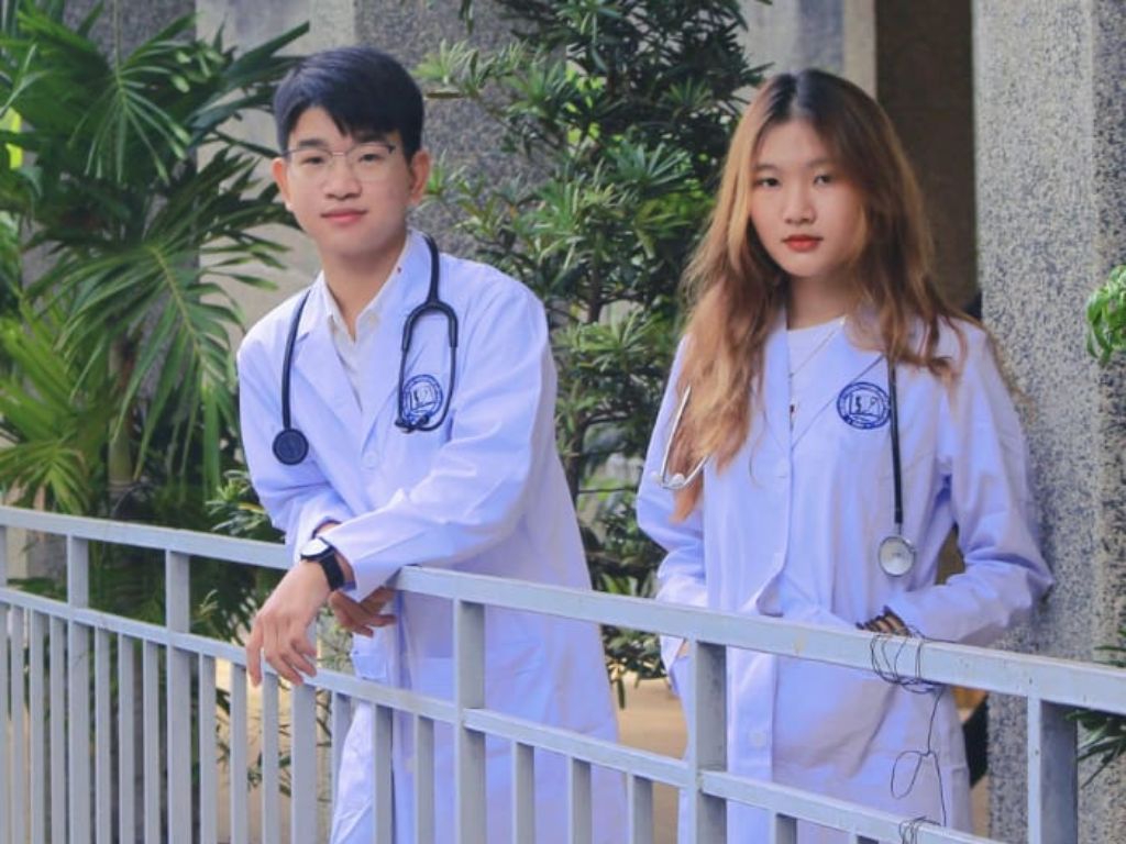 Đối với ngành y, việc giữ gìn vệ sinh đồng phục là yêu cầu bắt buộc
