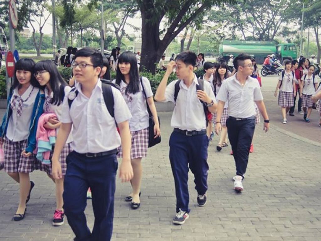 Bộ đồng phục trường Trần Phú TPHCM là biểu tượng thể hiện truyền thống lâu đời