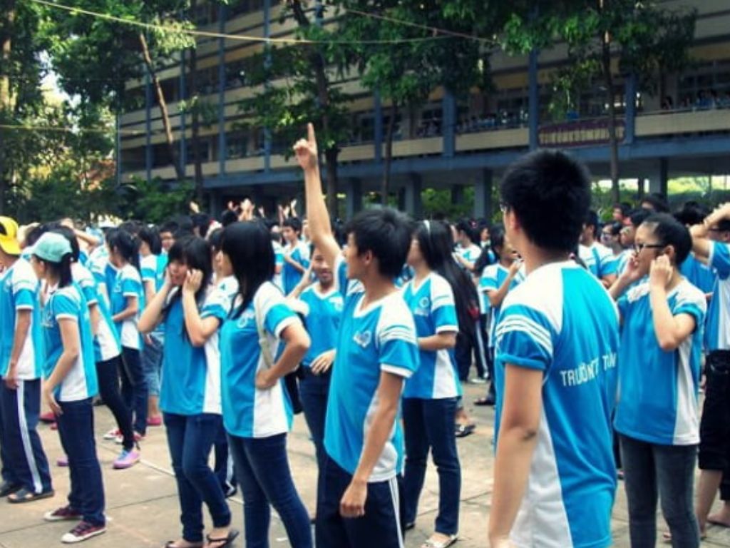 Chất liệu vải may làm đồng phục thể thao luôn co giãn tốt