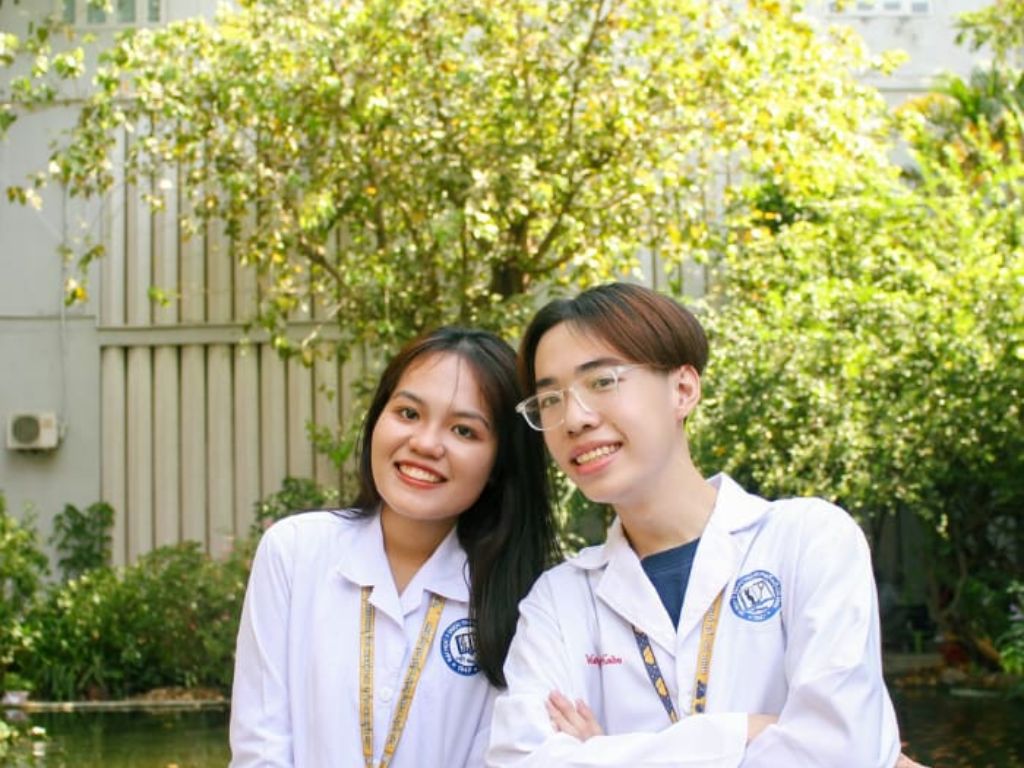 Bộ đồng phục trường đại học y dược TP HCM cần chỉn chu