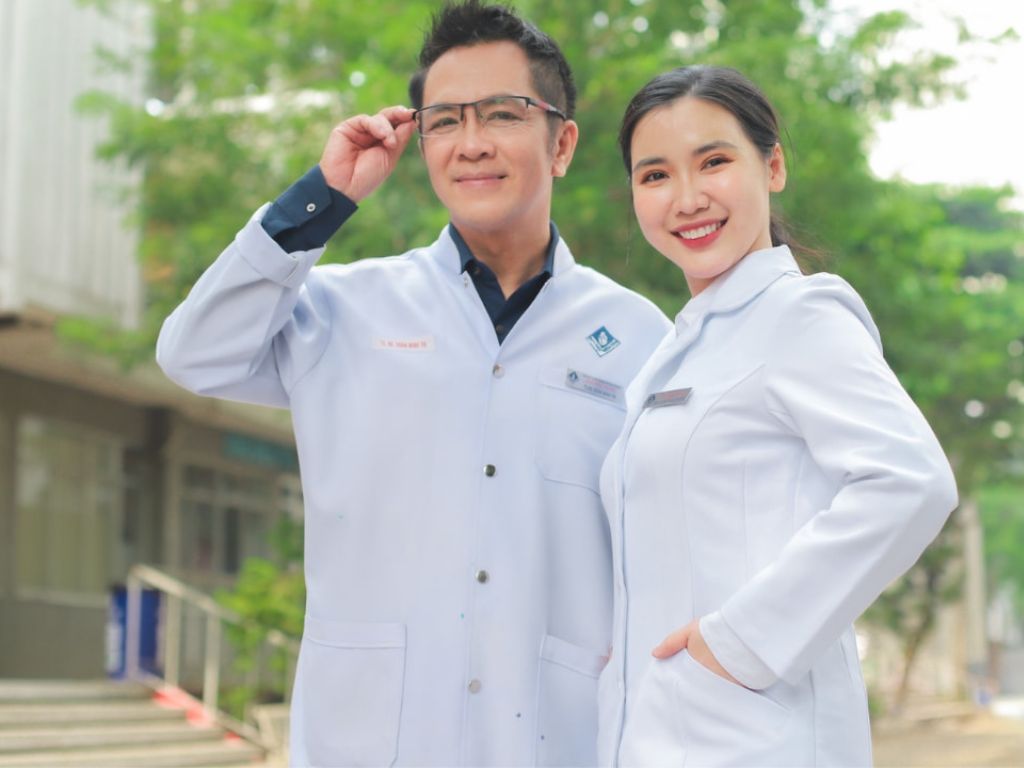 Chất liệu cần dễ xử lý vết bẩn, không quá bám dính
