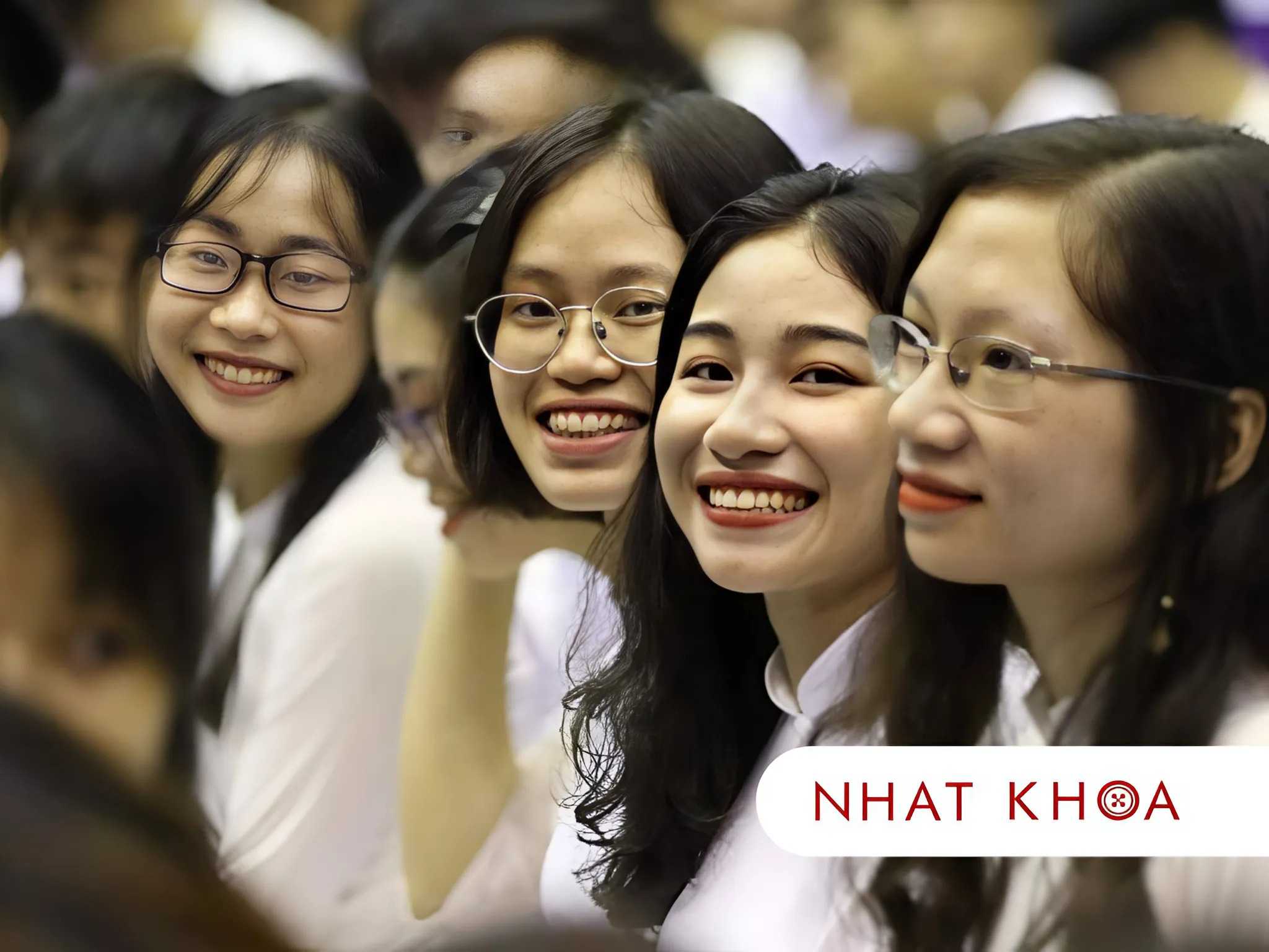 Đồng Phục Trường Đại Học Sư Phạm TPHCM: Đặc Điểm Vai Trò