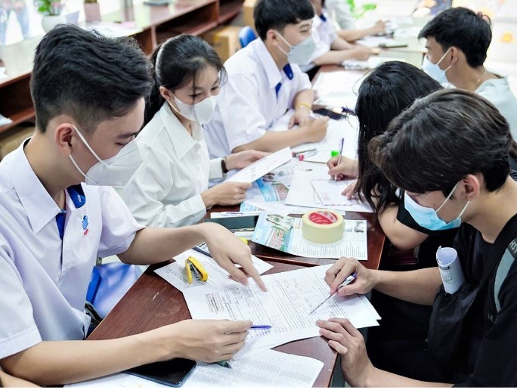 Bộ đồng phục trường Đại học Sư phạm TPHCM xây dựng hình ảnh sinh viên