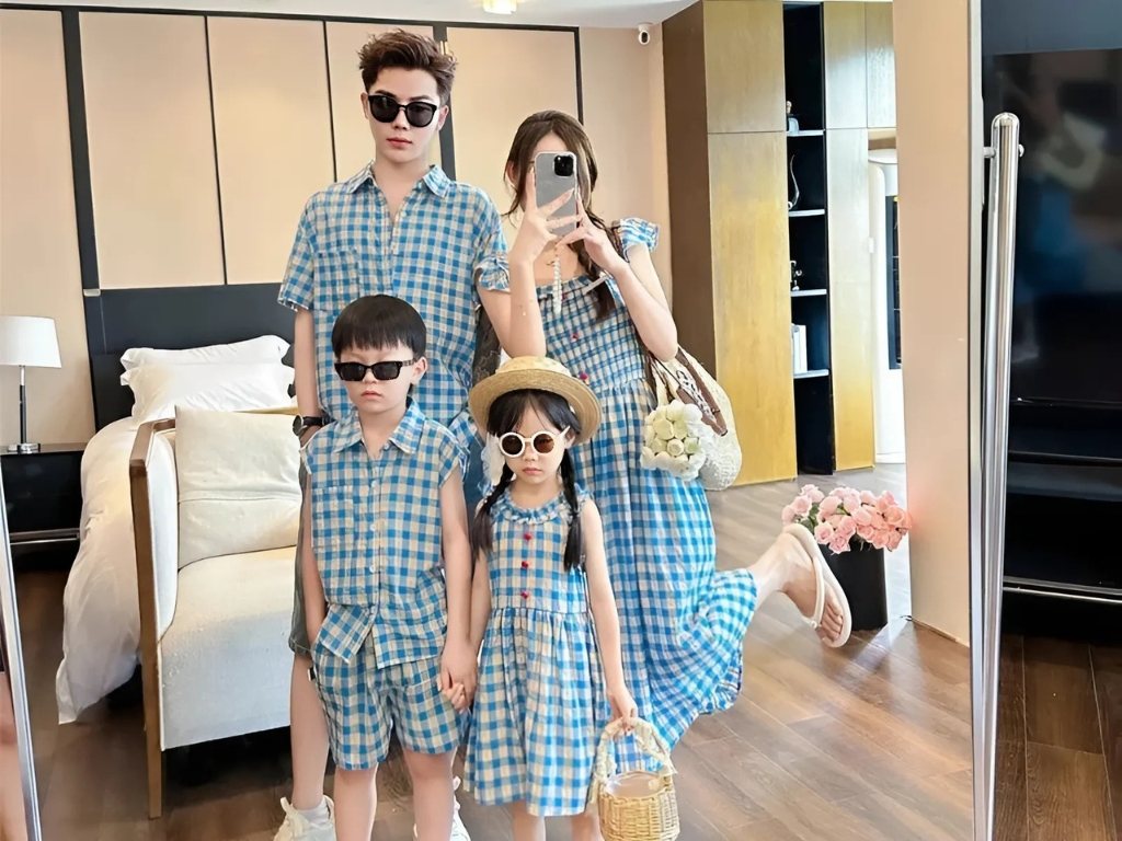 Một bộ đồ đi biển đẹp cần có màu sắc tươi sắc