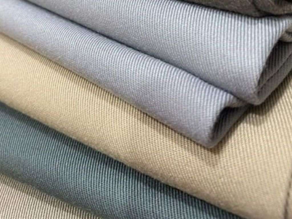 Vải kaki thường được dùng để may váy học sinh