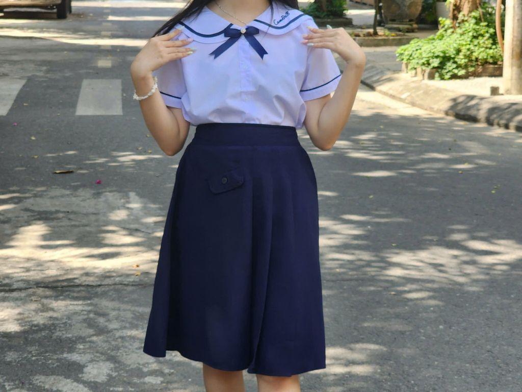 Váy đồng phục học sinh cần vừa vặn với trẻ