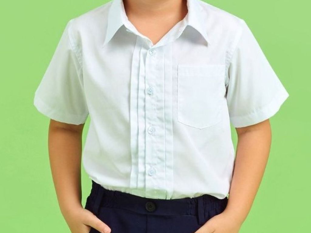 Áo đi học nam cần được phẳng khi mặc