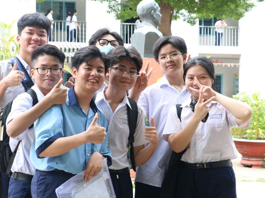 Bạn nên ưu tiên phối đồ đi học cho học sinh nam cấp 2 thoải mái