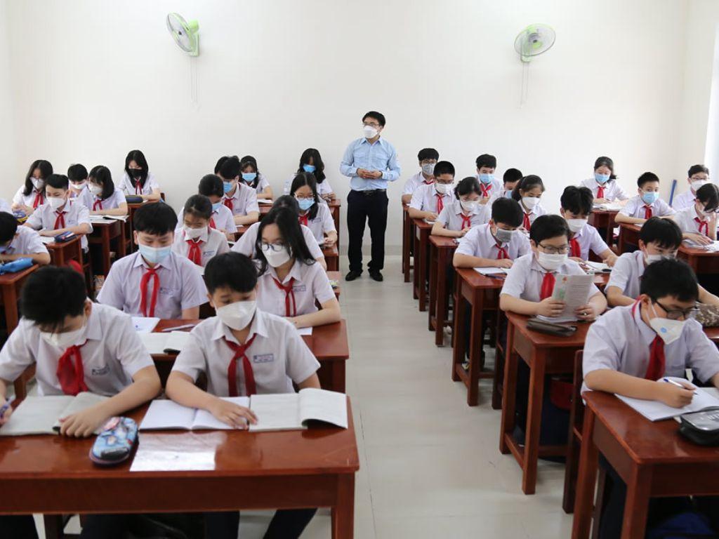 Áo và quần cần có màu sắc hài hòa với nhau