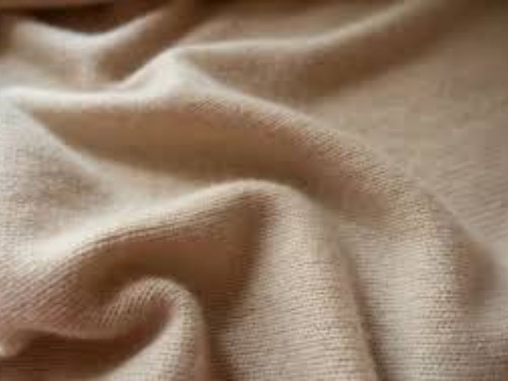 Vải Cashmere pha mang lại cảm giác mềm mịn