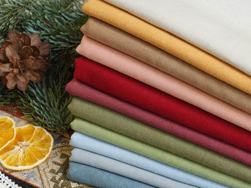 Vải linen có độ thoáng mát tốt và nhanh khô giúp bạn luôn dễ chịu dưới nắng hè