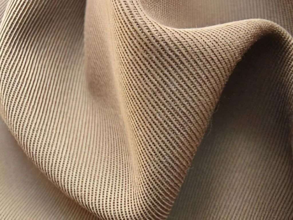 Bạn nên ưu tiên loại Kaki mềm mại