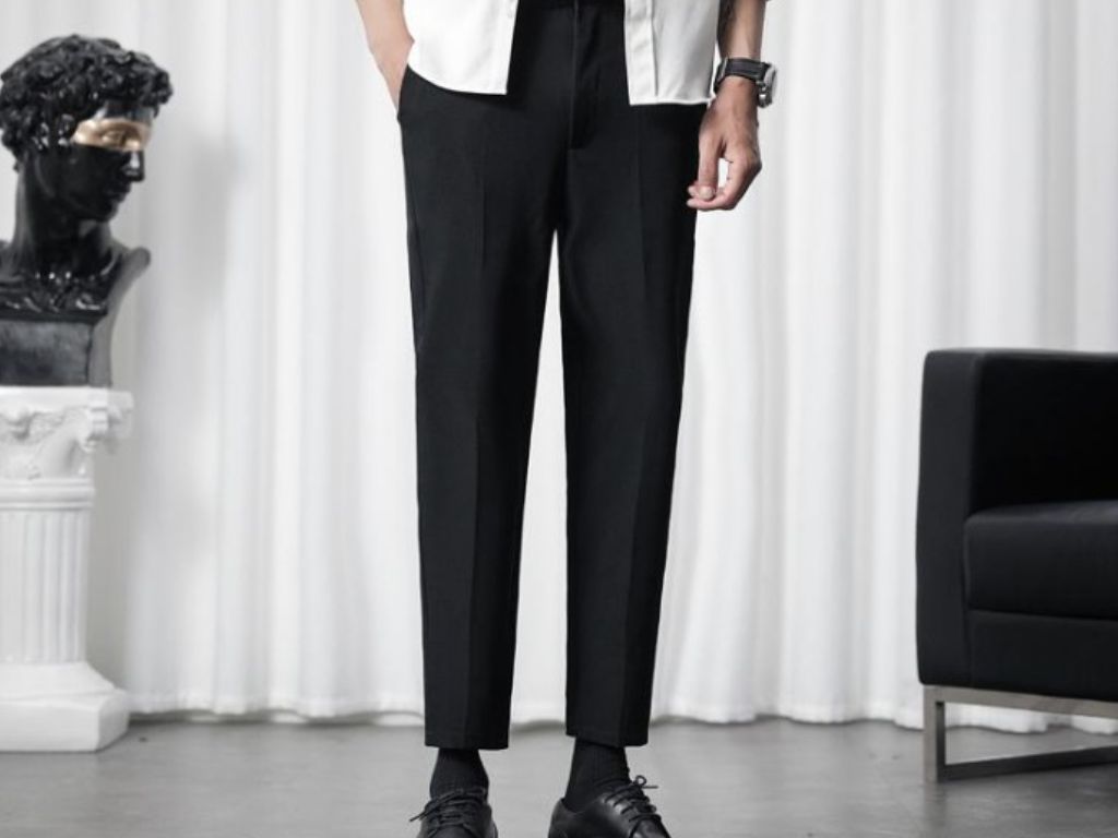 Túi quần nên có độ sâu vừa phải và được may chắc chắn