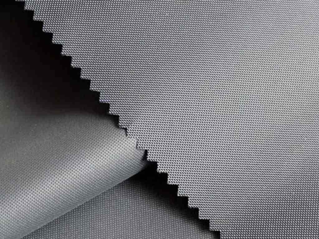 Bạn cần một chất liệu tốt sẽ giúp quần học sinh giữ màu