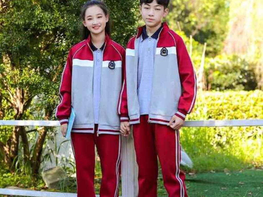 Áo khoác nữ dành cho học sinh cấp 2 cần vừa vặn và thoải mái