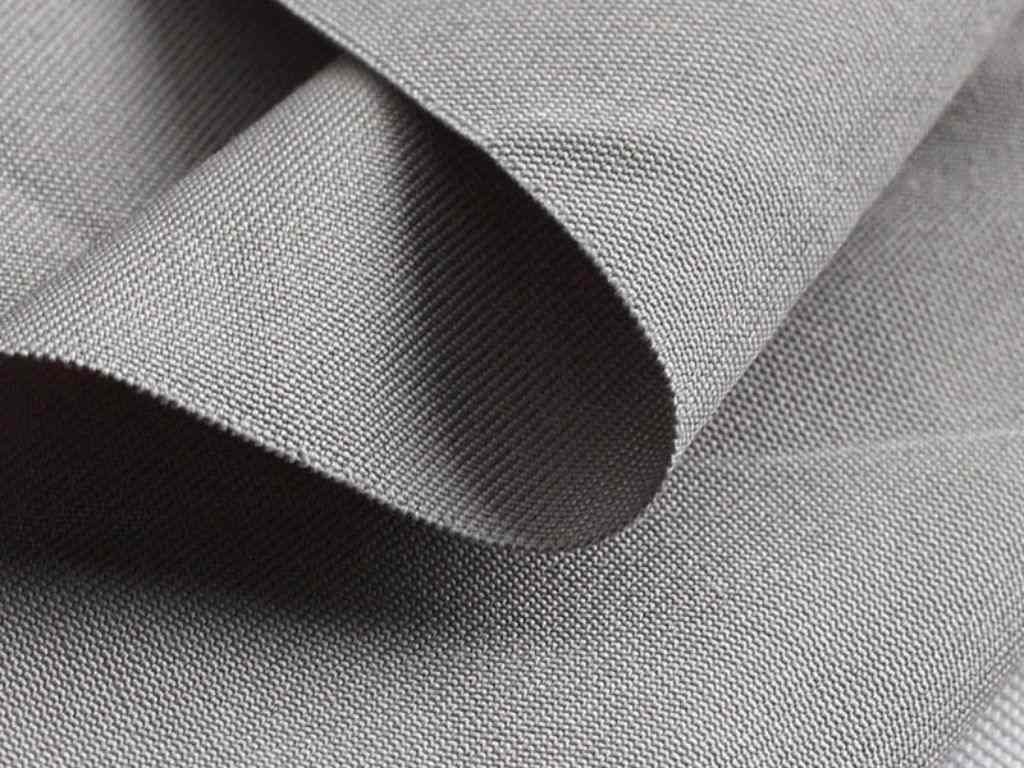 Chất liệu vải và màu sắc là hai yếu tố mà bạn không thể bỏ qua