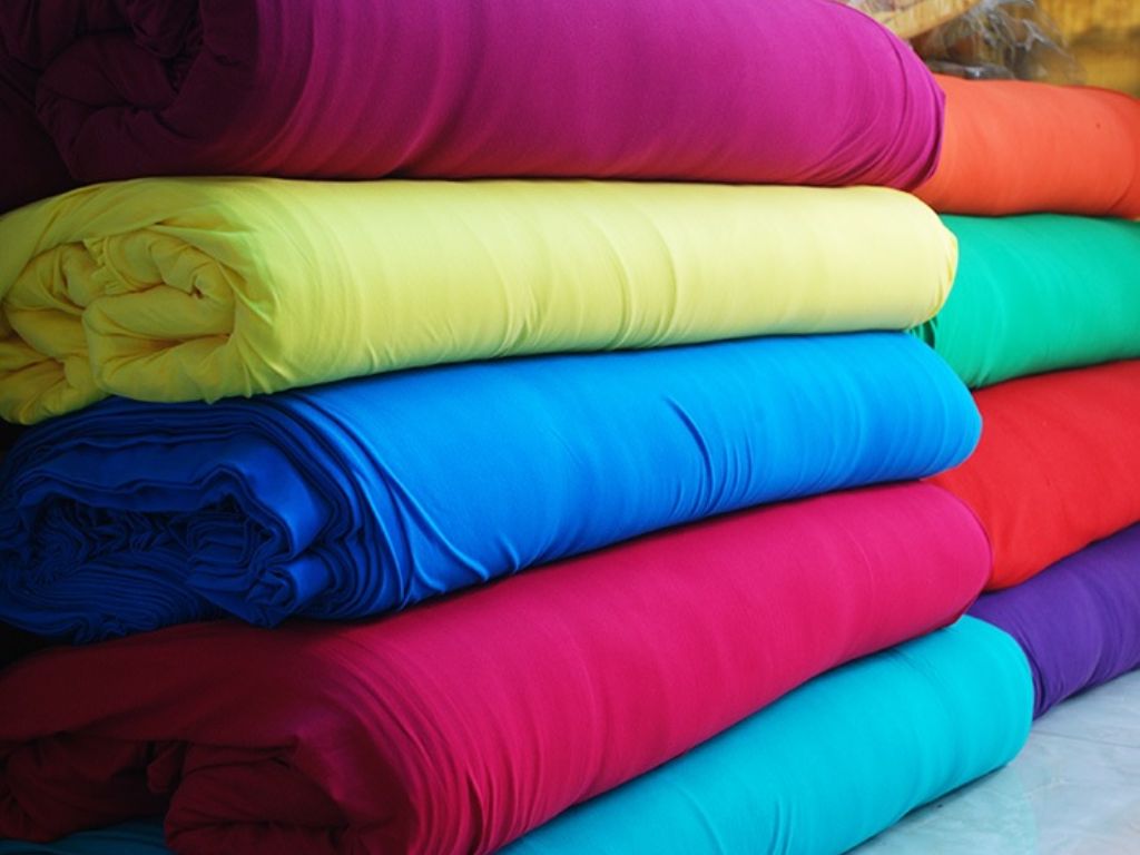 Vải thun lạnh, thường là sự kết hợp của Polyester và Spandex